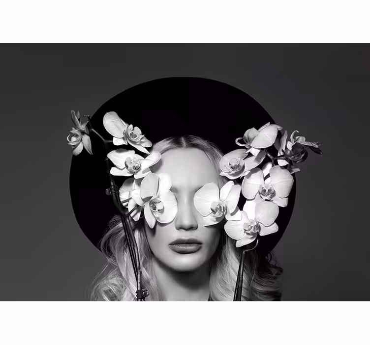Rulou geam salon femeie cu pălărie de flori - TenStickers