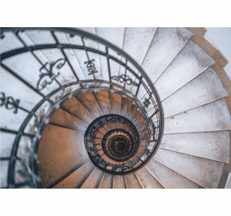 Fototapet de oraș cu design de scară spiralată - TenStickers