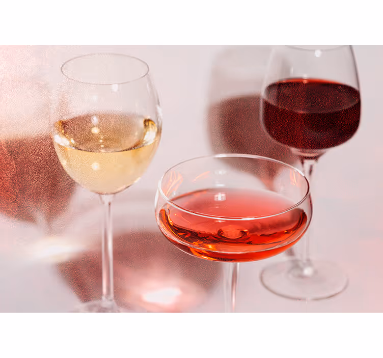 Fototapet muzică cu pahare de vin elegante - TenStickers