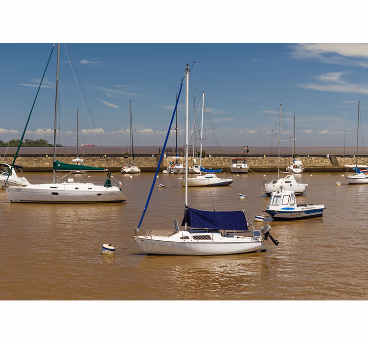 Fototapet mare bărci cu pânze în port - TenStickers