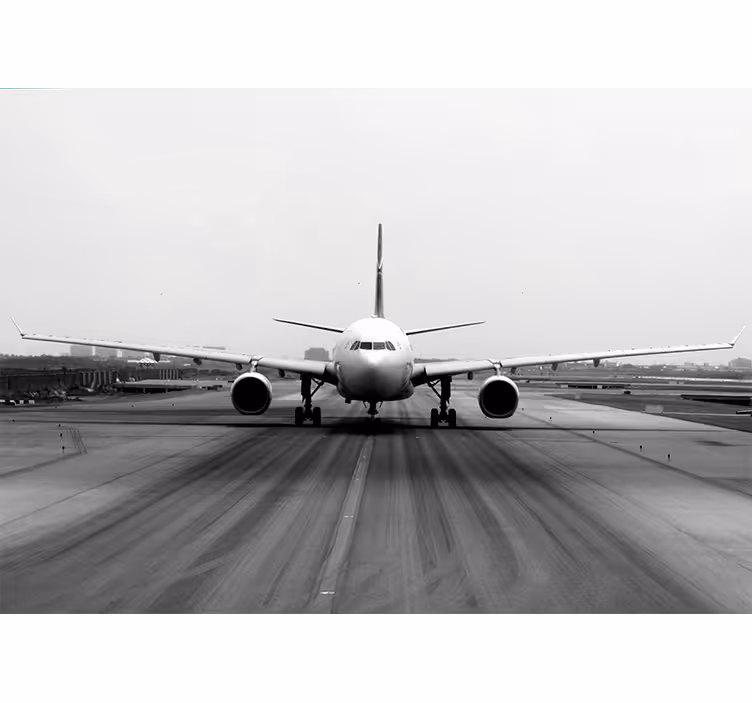 Fototapet vehicule vedere pe pistă de avion - TenStickers
