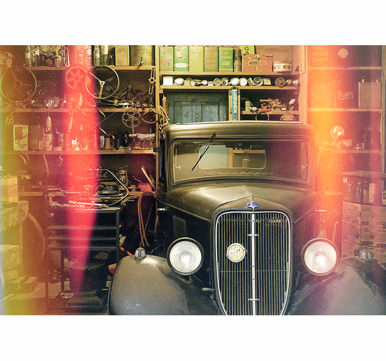 Fototapet vehicule expoziție automobile vintage - TenStickers