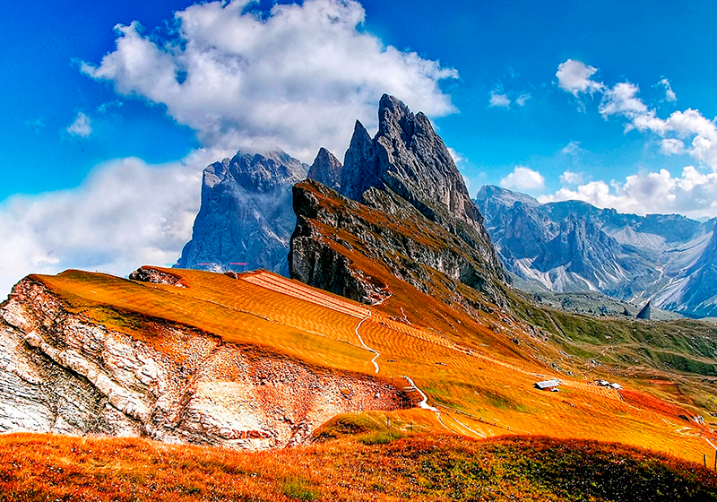 Naproane modern cu priveliște montană scenică - TenStickers