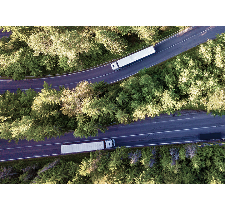 Fototapet vehicule camioane pe autostradă - TenStickers