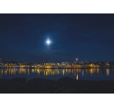 Fototapet de oraș reflecții ale orașului luminat de lună - TenStickers