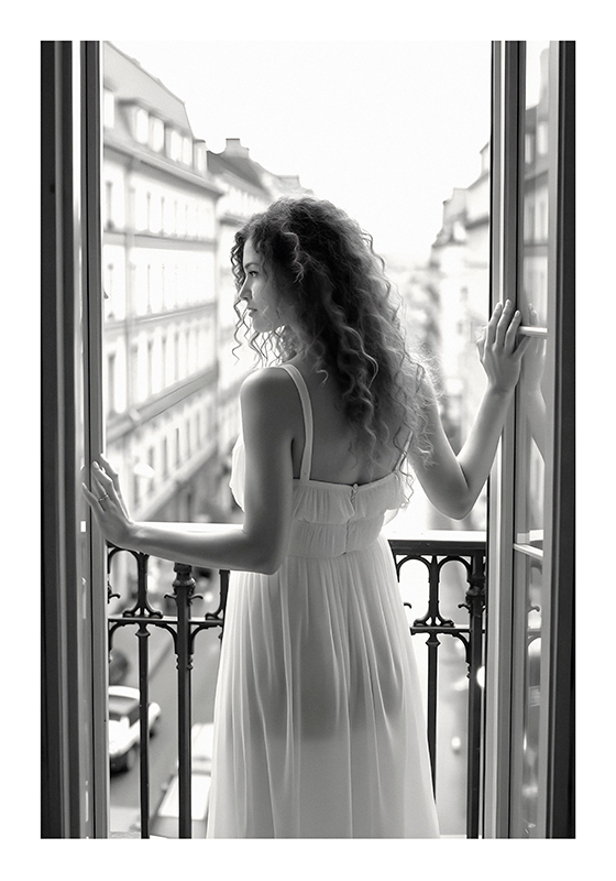 Poster foto realist doamnă într-o dimineață - TenStickers