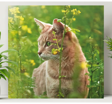 Pisica draguta intr-un spatiu floral panza florala - TenStickers