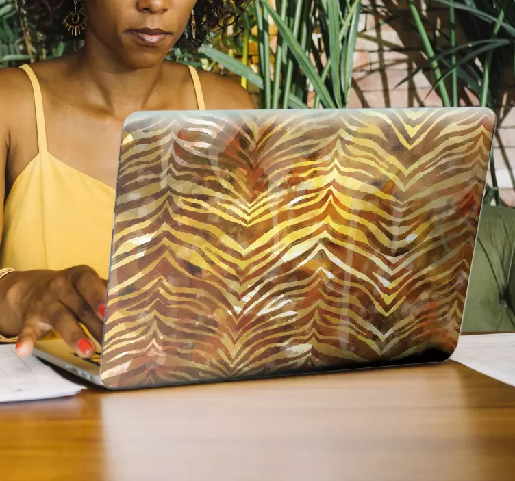 Autocolant pentru laptop motiv cu dungi de tigru - TenStickers