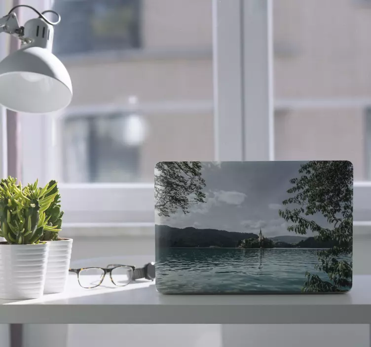Autocolant pentru laptop vedere pitorească la lac - TenStickers