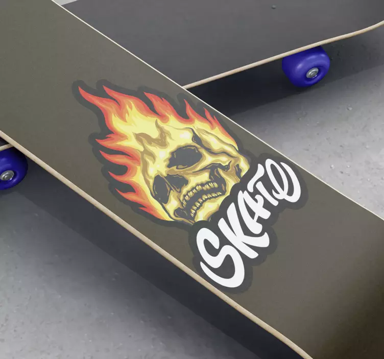 Autocolant skateboard cu flacără craniu - TenStickers