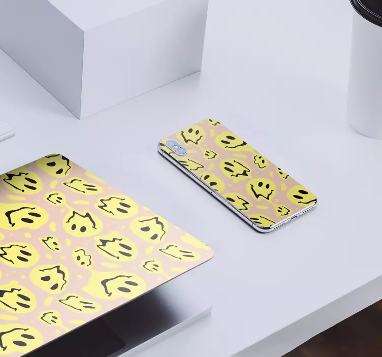 Autocolante iphone model de fantomă zâmbitoare - TenStickers