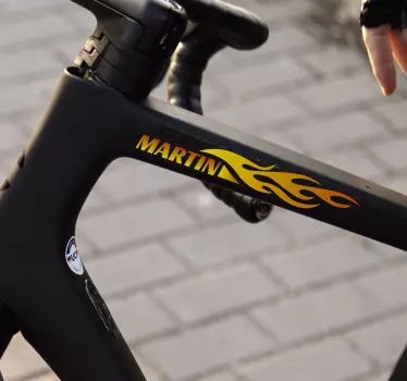 Numele copilului dvs. Cu autocolantul de foc cu flăcări de foc - TenStickers