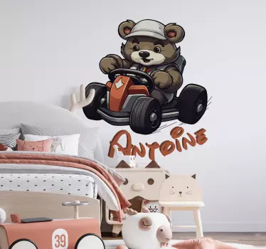 Autocolante camera copii urs de curse - TenStickers