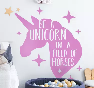 Fi un unicorn într-un câmp de autocolant de perete fantezie cai - TenStickers