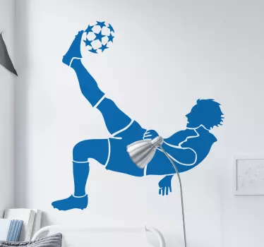 Jucător de fotbal lovind un autocolant de perete - TenStickers
