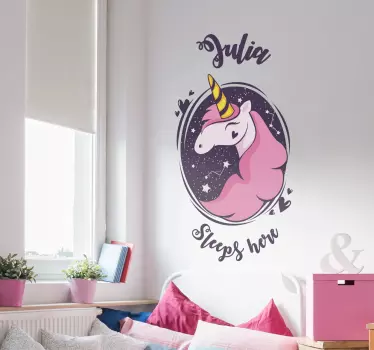 Unicorn roz cu decor fantastic de nume - TenStickers