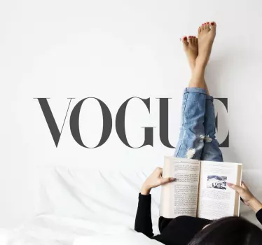 Vogue text decal perete - TenStickers
