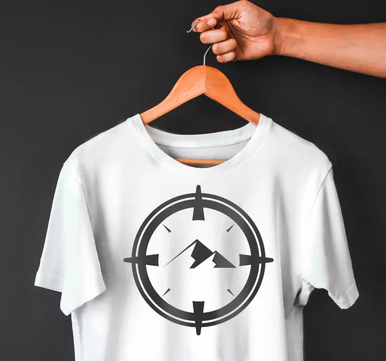 Busolă rotundă cu tricou personalizat de munți - TenStickers