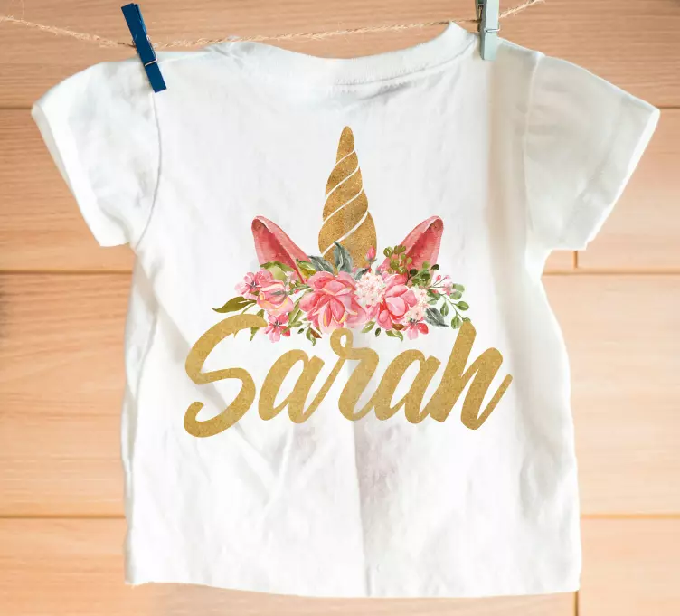 Design drăguț unicorn cu tricou personalizat cu nume - TenStickers