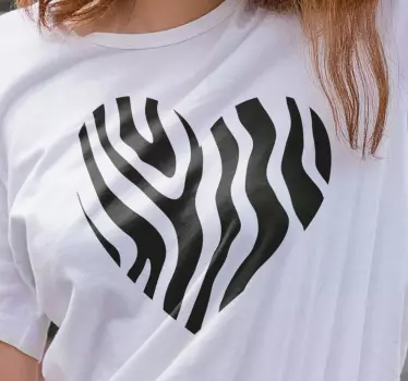 Alt tricou cu model stilizat de inimioare - TenStickers