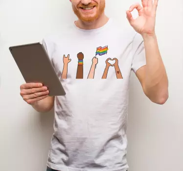 Alt tricou ridicând mâinile de mândrie - TenStickers
