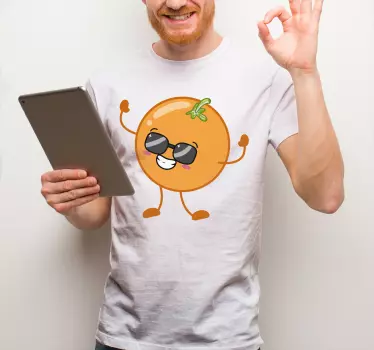 Desen animat portocaliu cu tricou cu ochelari de soare - TenStickers