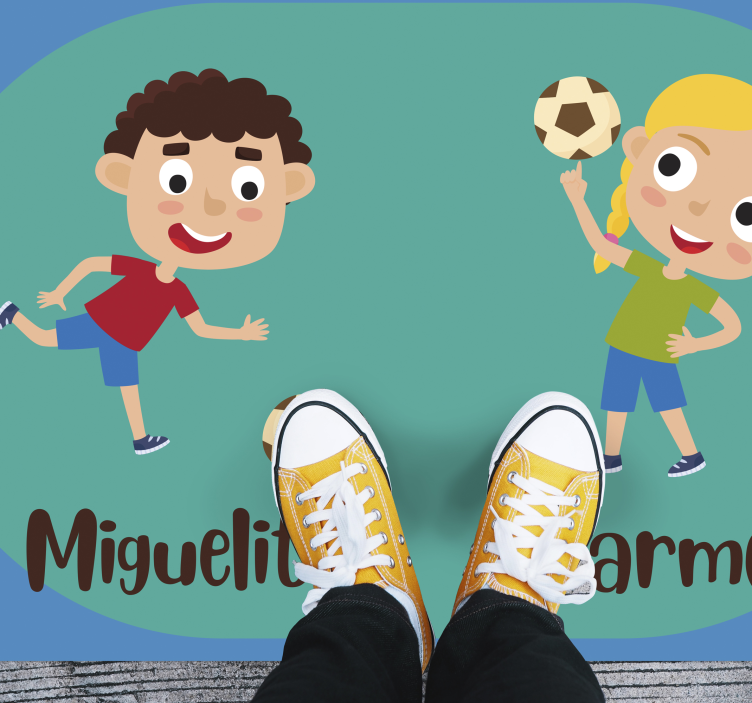 Alții covor de vinil copii care joacă fotbal cu nume - TenStickers