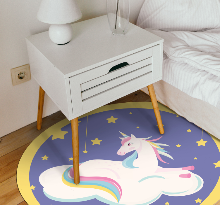 Unicorn așezat pe un covor de animale din nori - TenStickers