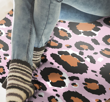 Covor roz cu imprimeu leopard - TenStickers