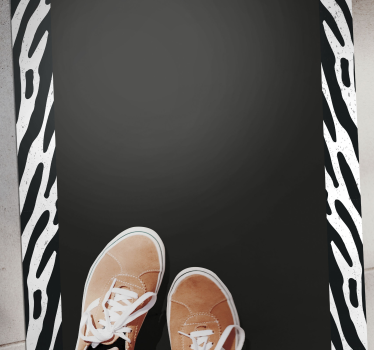 Covor zebra black runner animal print - TenStickers
