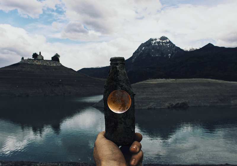 Covor vinil cu aspect de natura sticlă vedere la lună - TenStickers